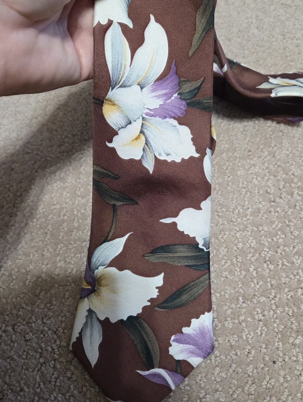 Vintage Bench Mark Floral Mens Tie 100% Silk Made In USA 57in Long 4in Width